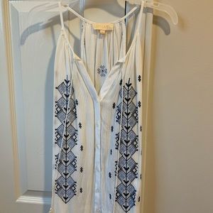 Lucy & Laurel White Sleeveless Boho top